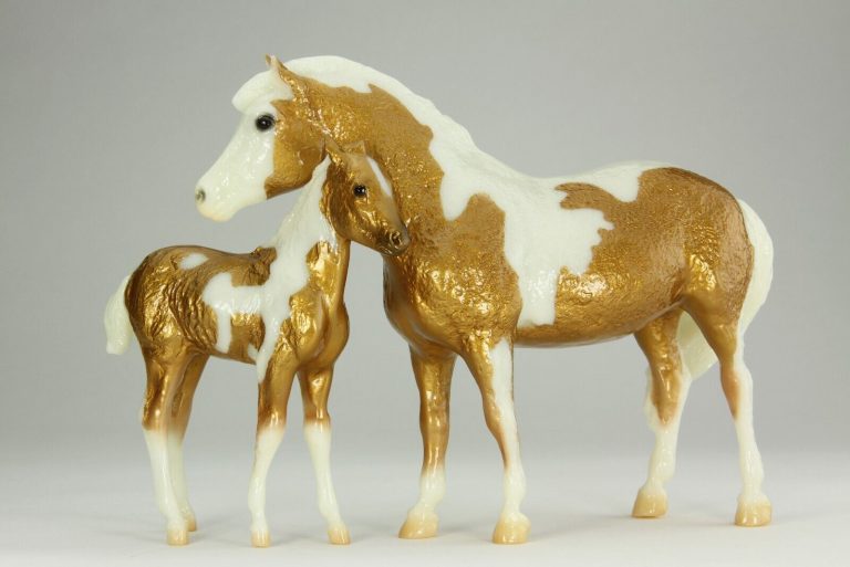 image of test models of Misty and Stormy being auctioned by Breyer to help museum buy Beebe Ranch