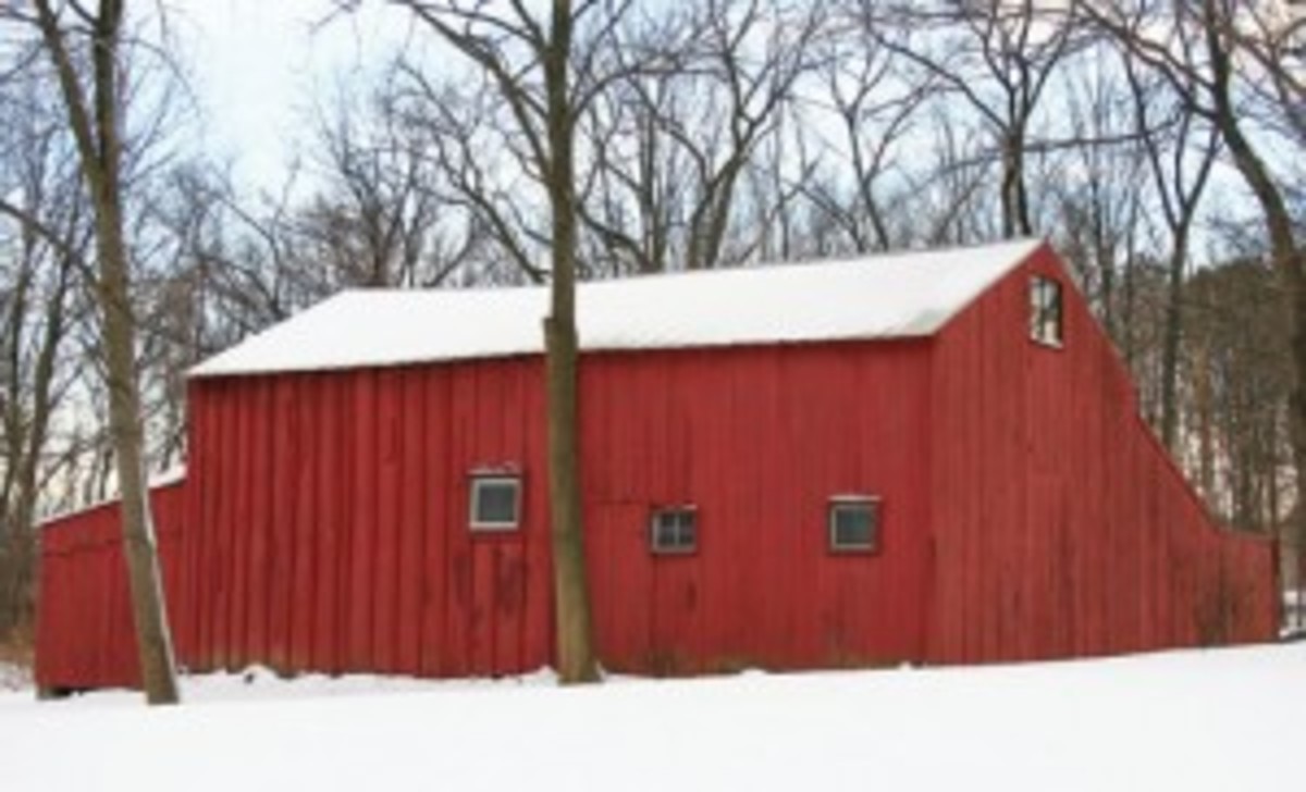 Red barn in the snow.